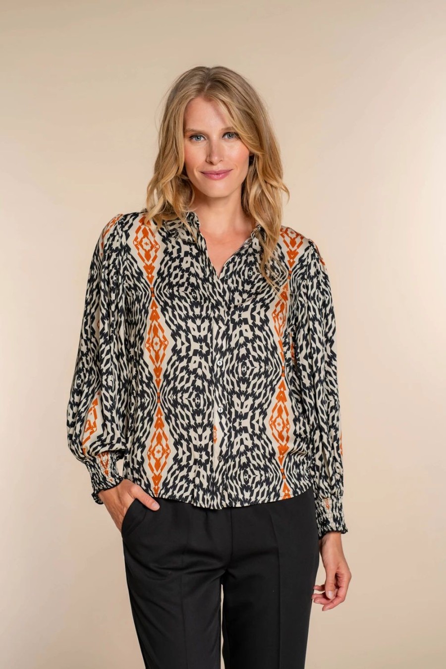 Vrouwen Geisha Fashion | Geisha Dames Blouse Met Ikat Print 33641-20 Sand